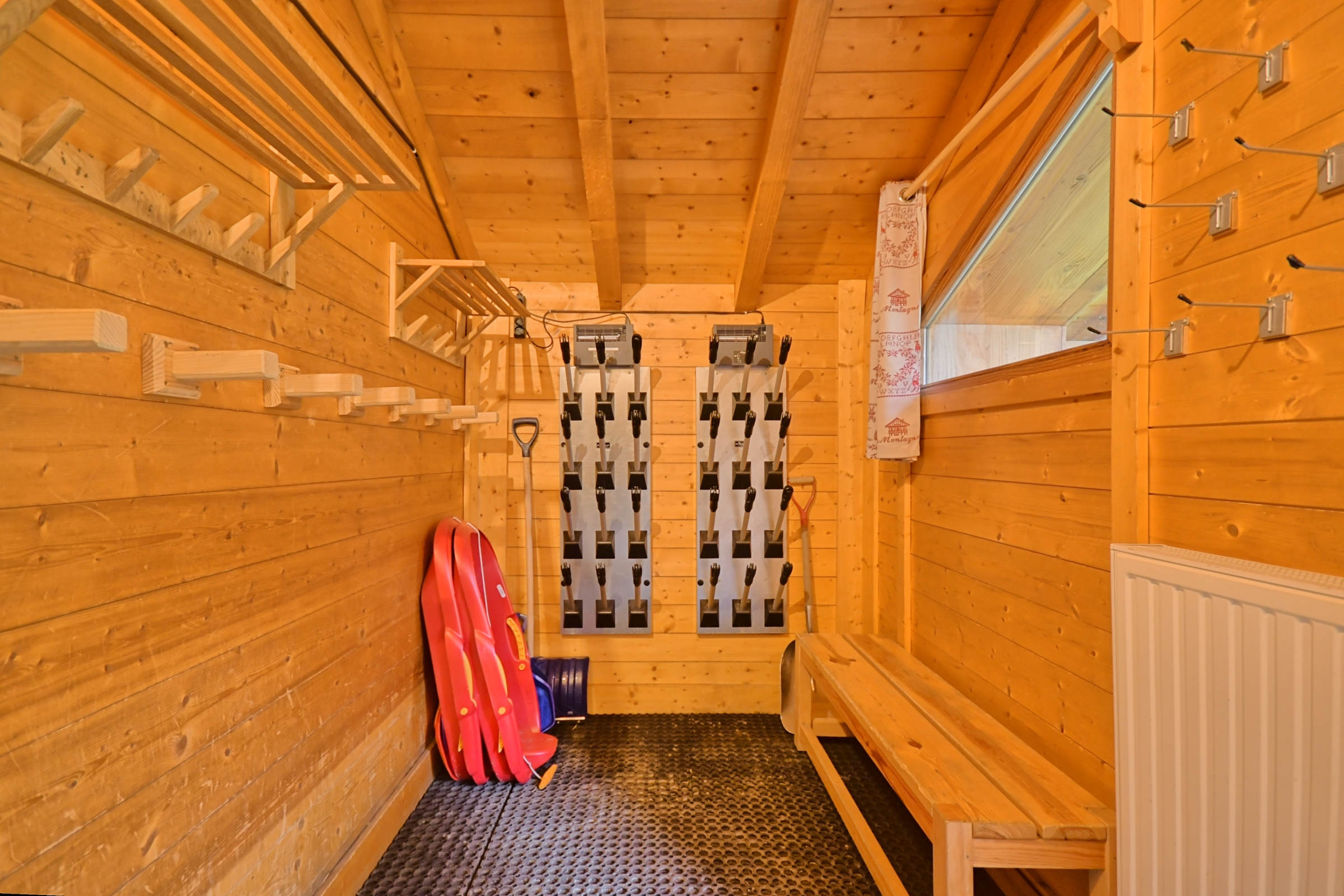 Ski-Room privatif, Demi-chalet Marmotte